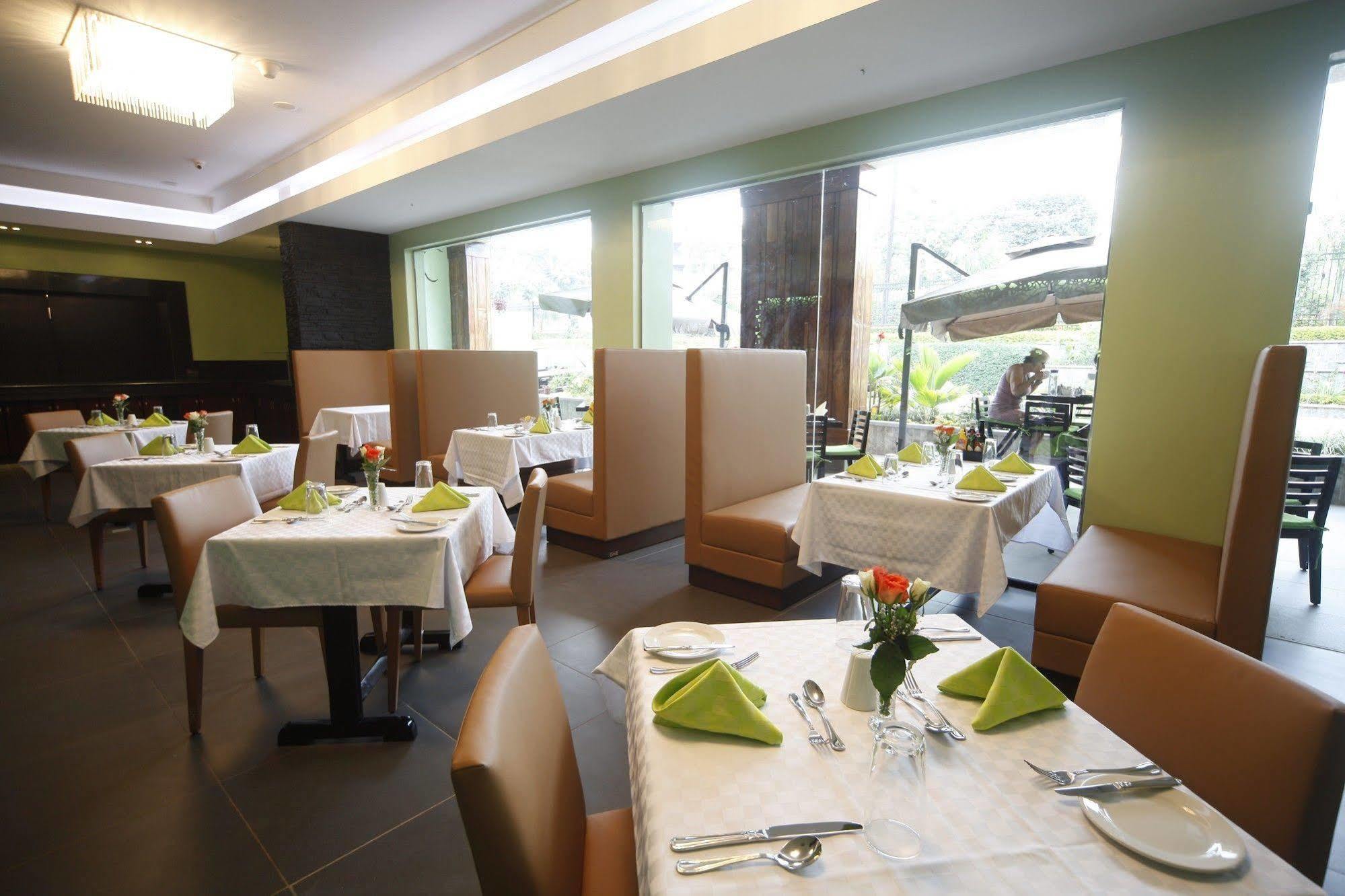 Best Western Premier Garden Hotel Entebbe Eksteriør bilde